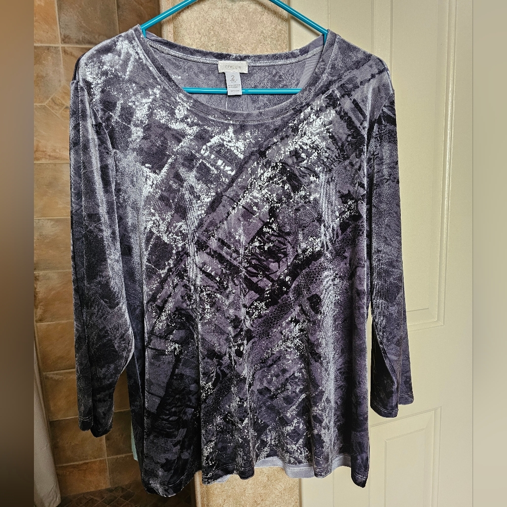 NWT Chico's Black and Gray Abstract Velvet Top - Size 2 (L)